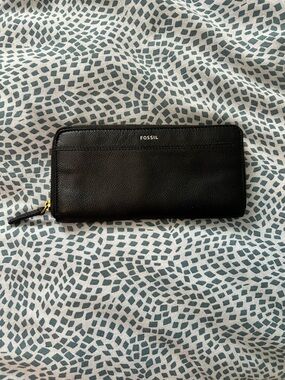 Fossil Black Leather Zip-Around Wallet
